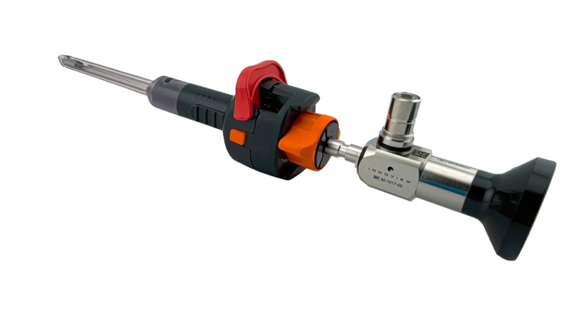 RETRA Universal device and arthroscope coupling